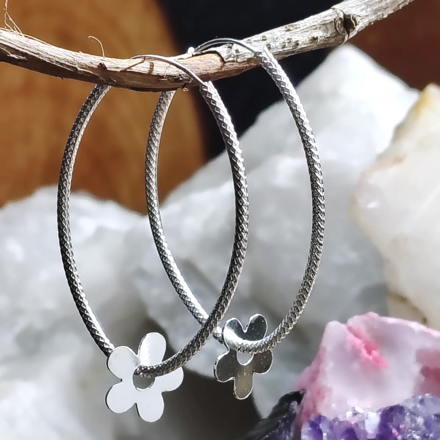 Argollas ovaladas con chiche de flor