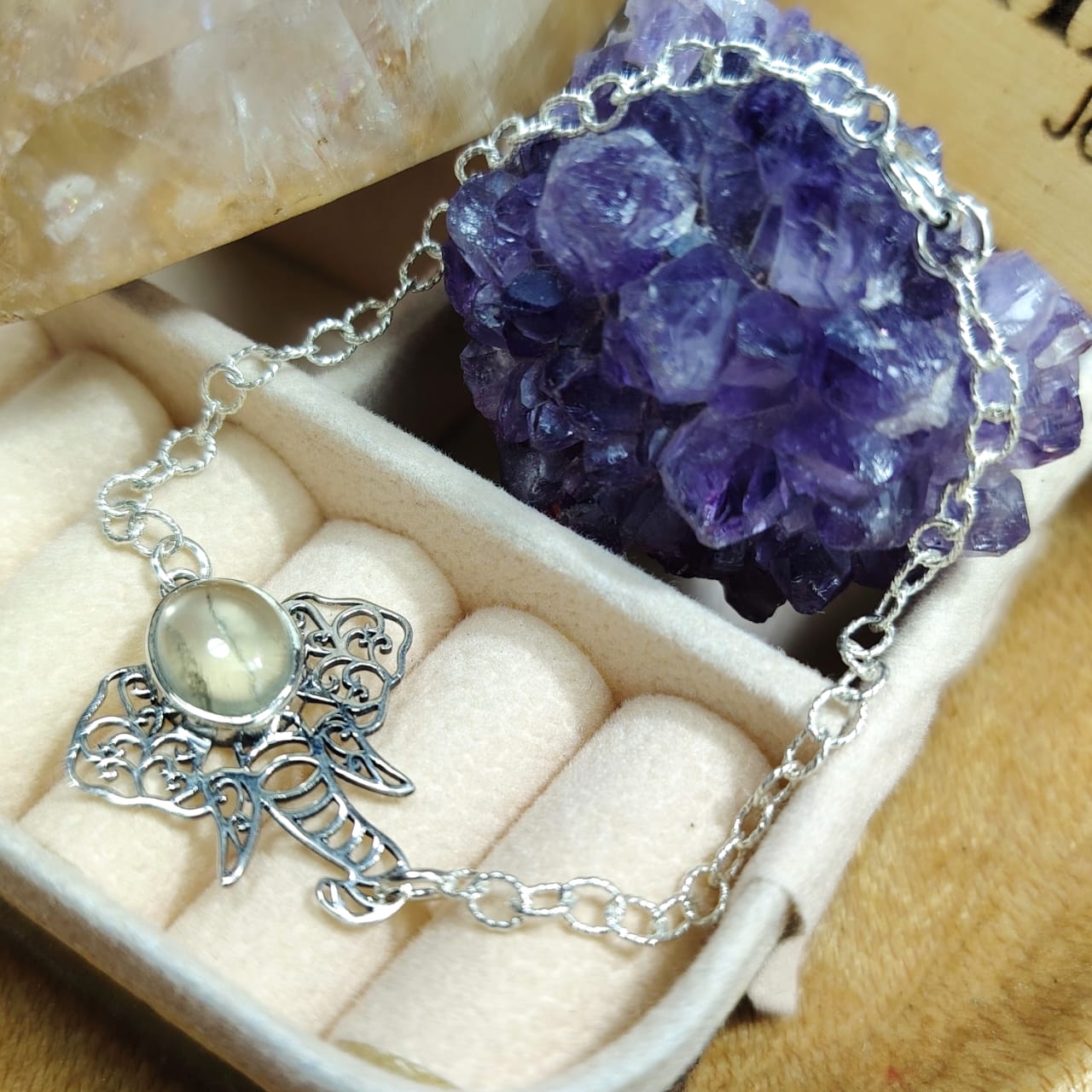 Pulsera elefante de plata con piedra natural