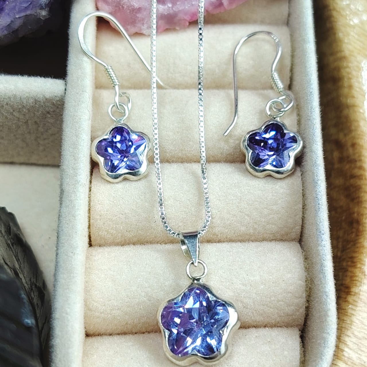 Conjunto de plata flores con cristal morado