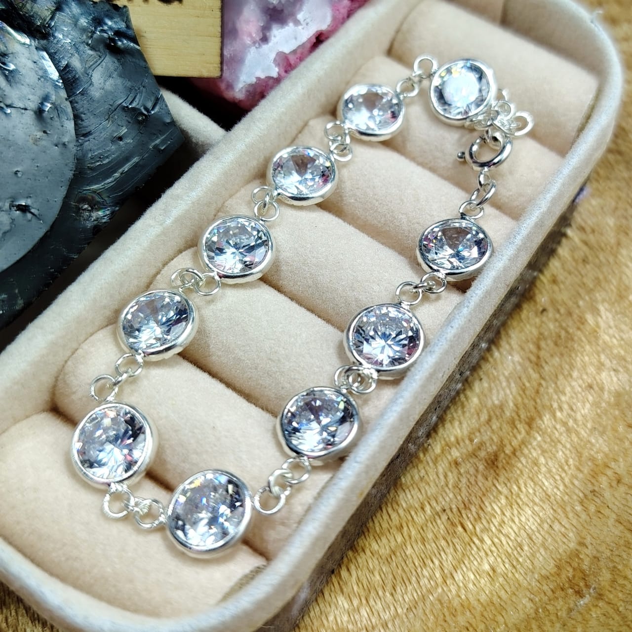 Pulsera con circones translucidos