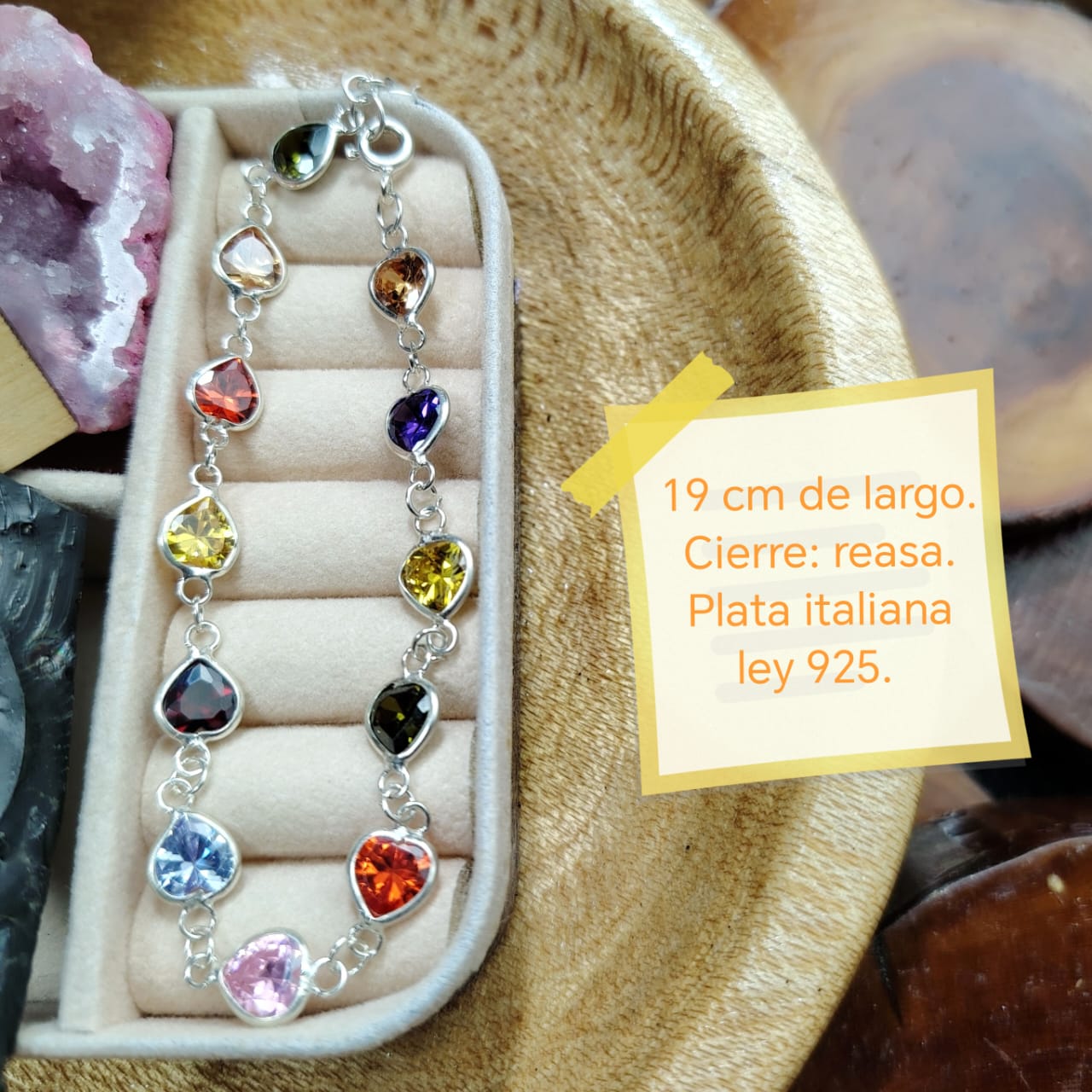 Pulsera con circones de colores  forma corazón