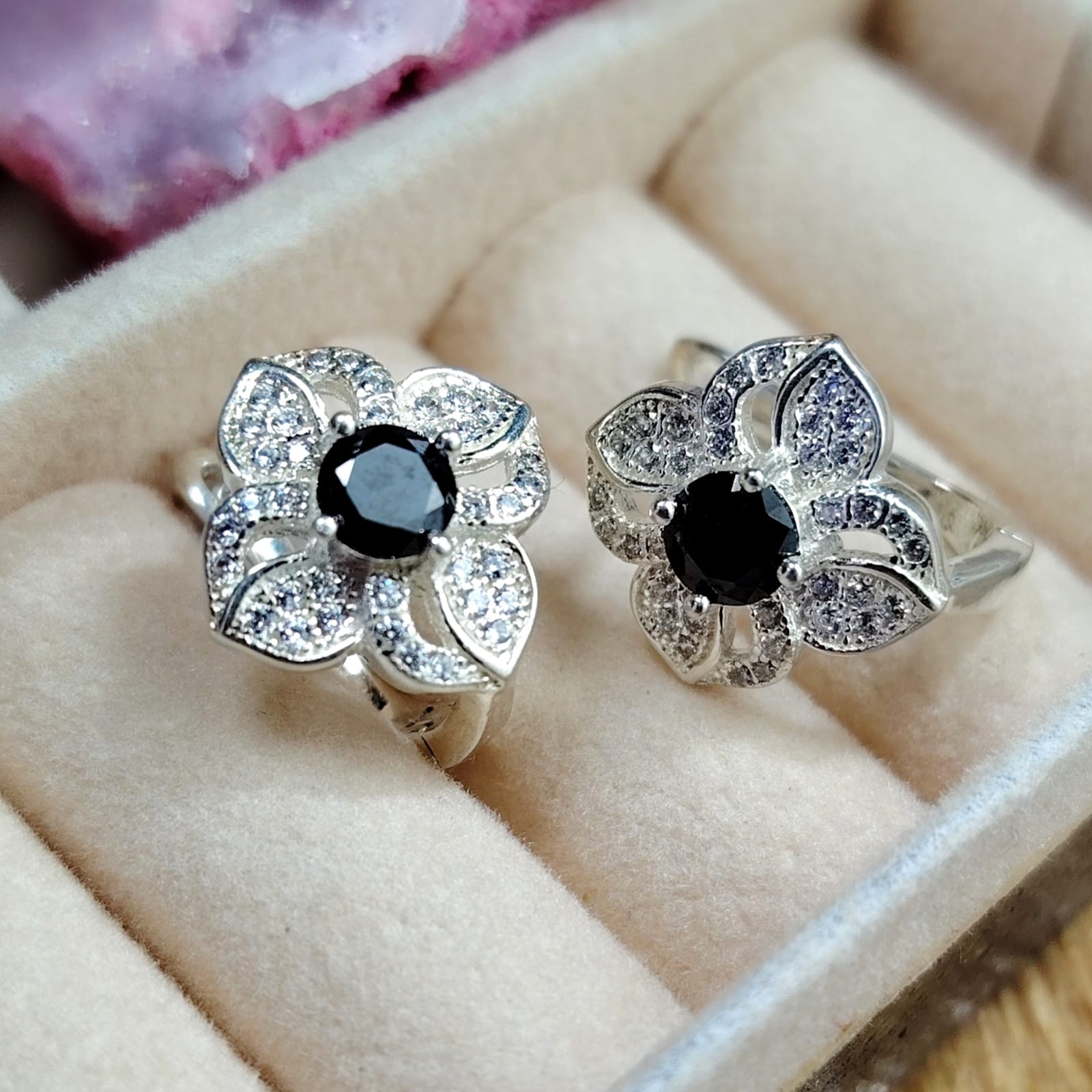 Aros flor con incrustaciones de microcricones circon negro