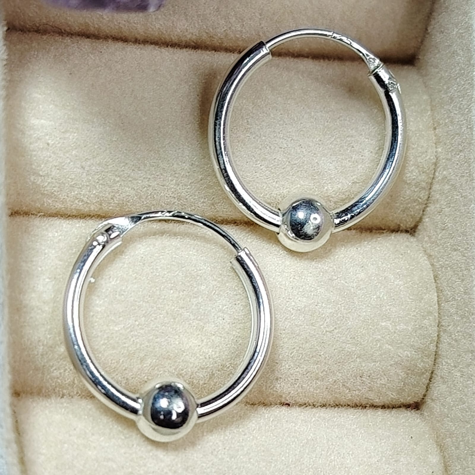 Argolla con una esfera de plata 13 mm
