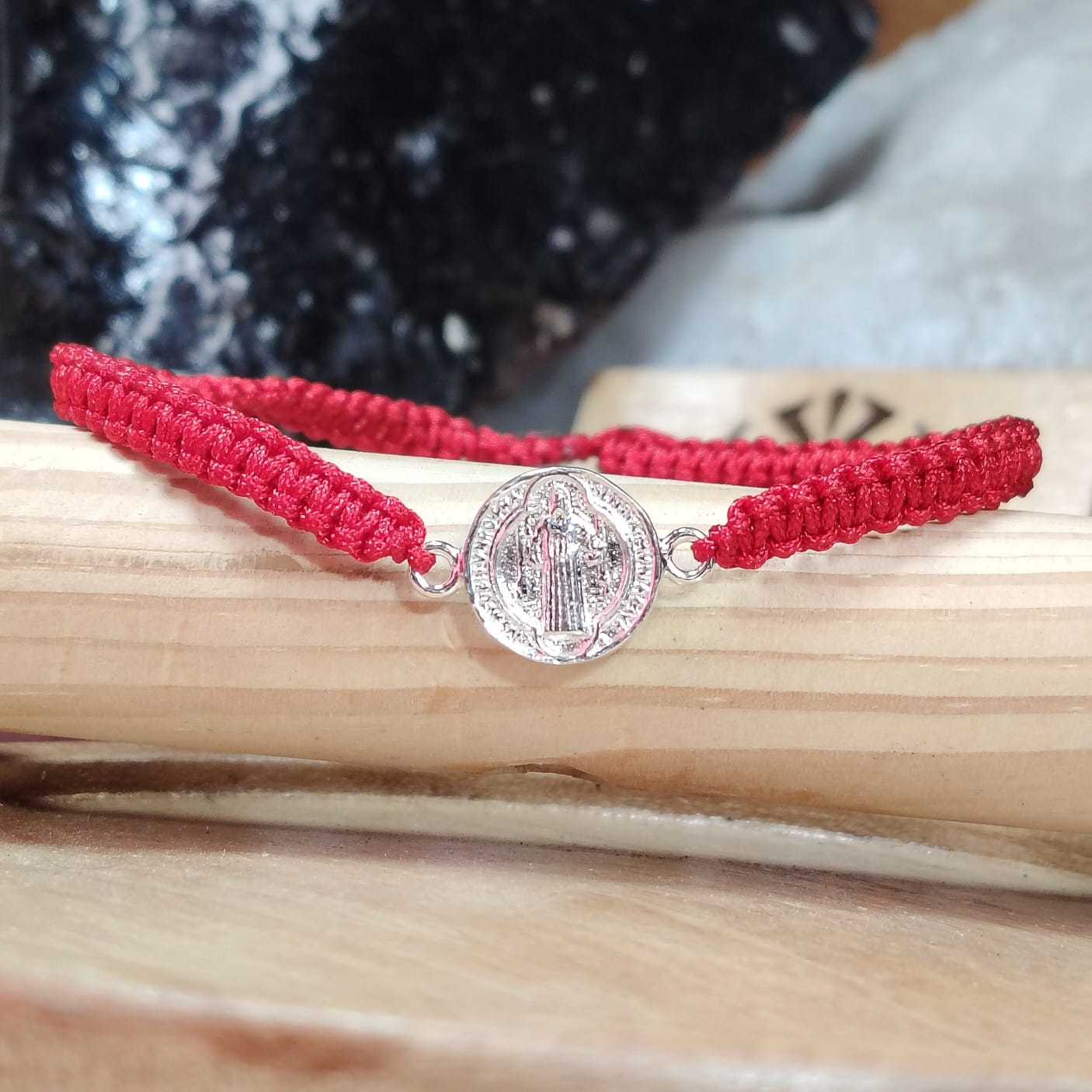 Pulsera ajustable tejido hilo rojo San Benito reversible