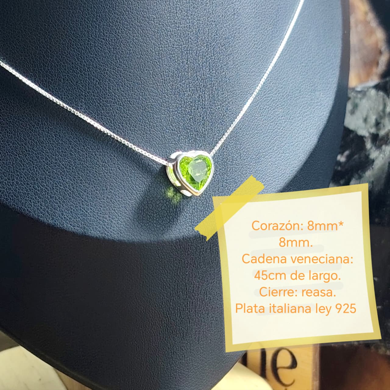 collar punto de luz corazón cristal verde  claro