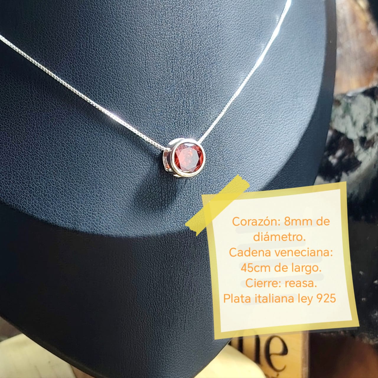 Collar punto de luz cristal rojo