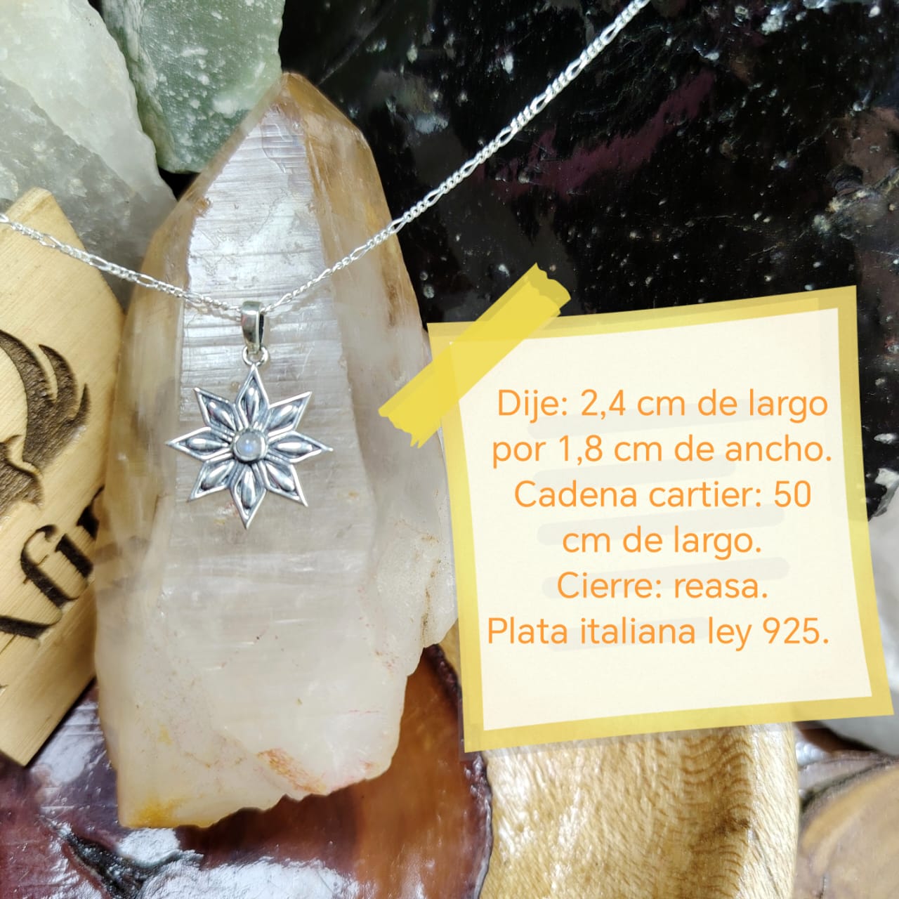 Collar con dije flor  mas piedra lunar