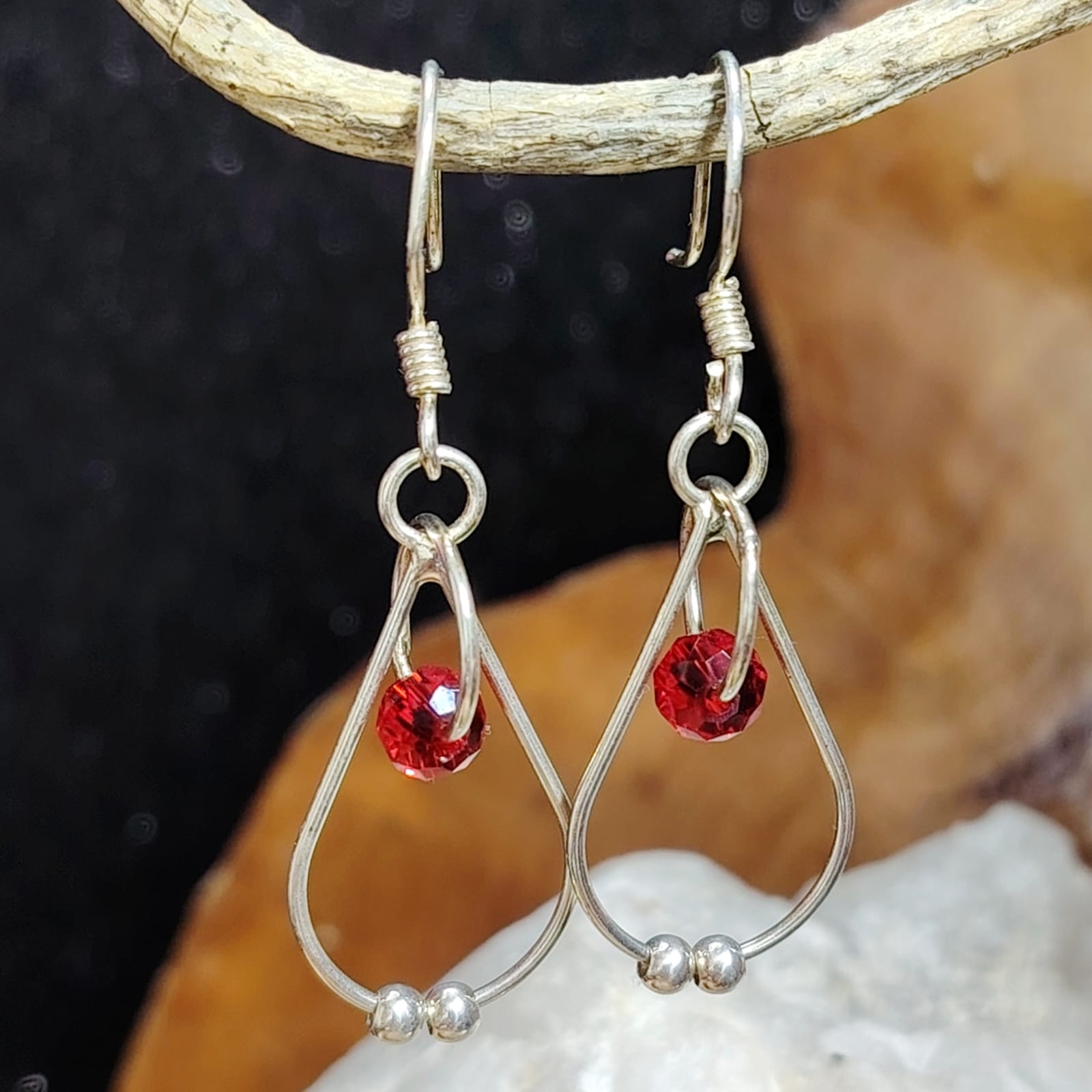 Aros largos cristales rojos