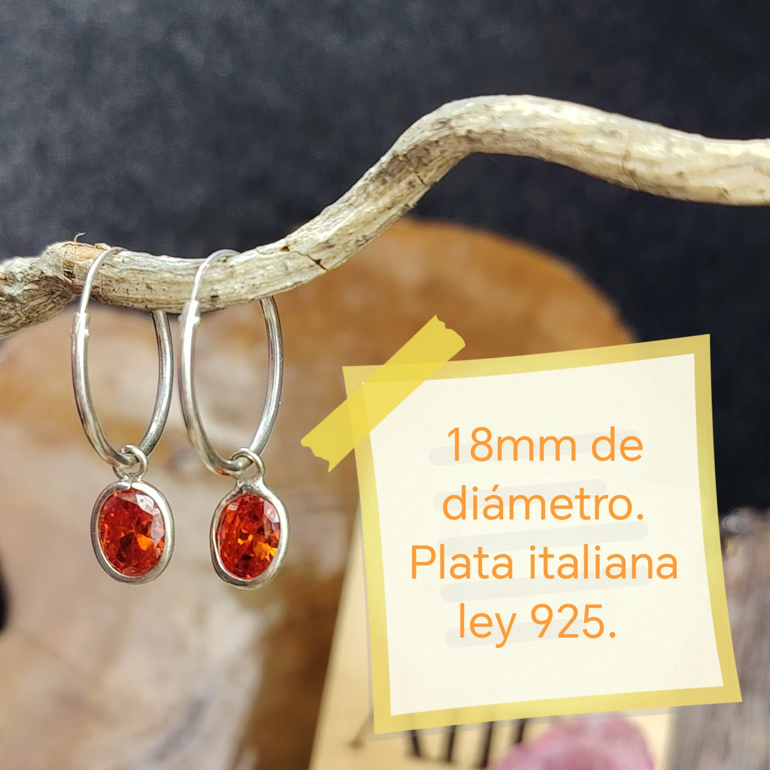 Argolla lisa con chiche de cristal rojo claro
