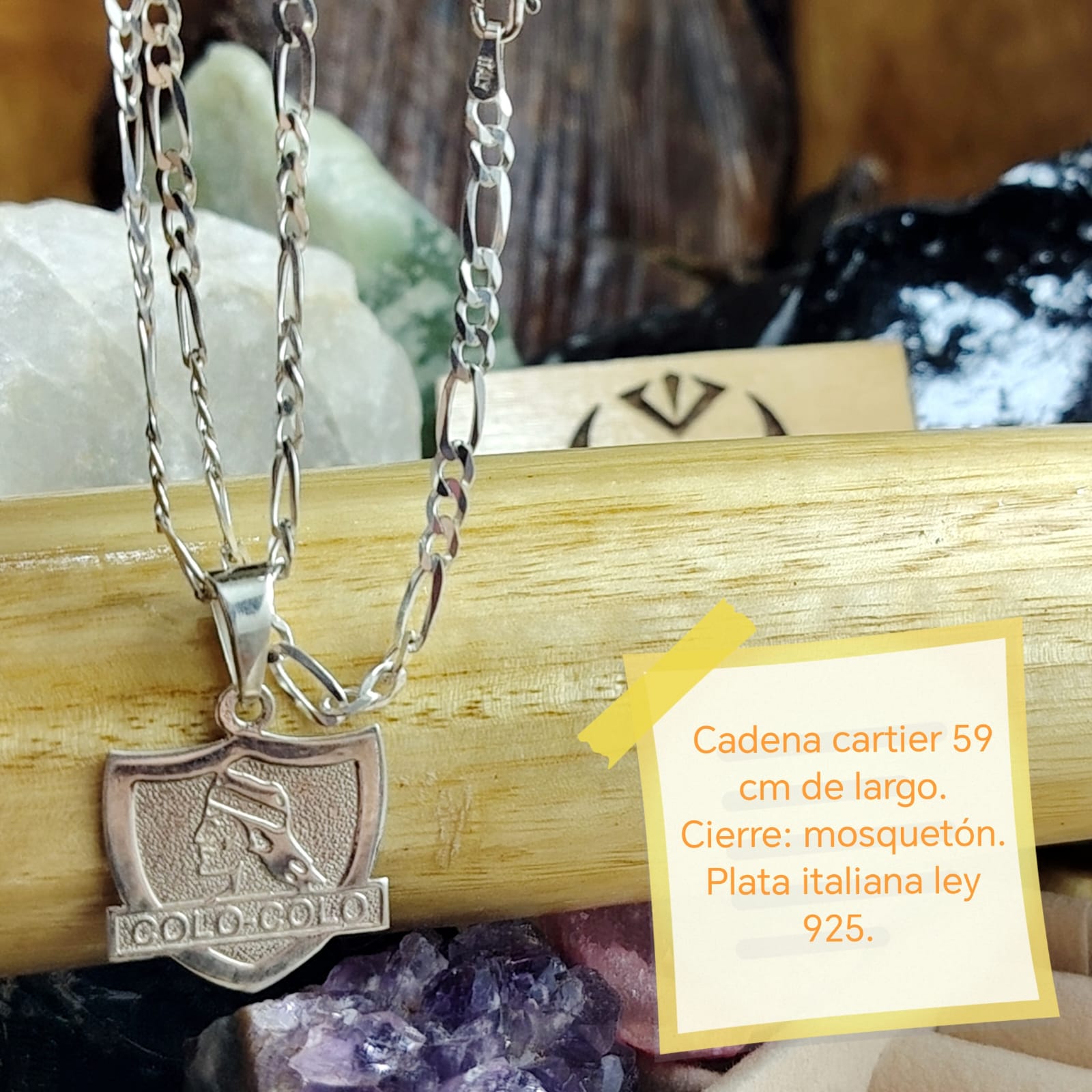 Collar con dije del Colo Colo