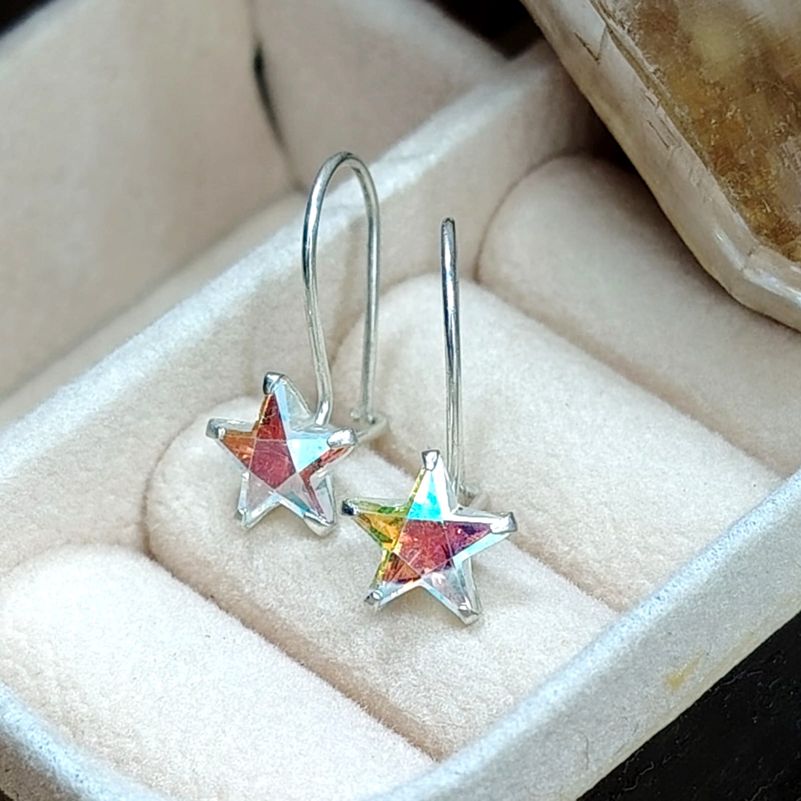 Aros estrella con cristal tornasol cierre completo