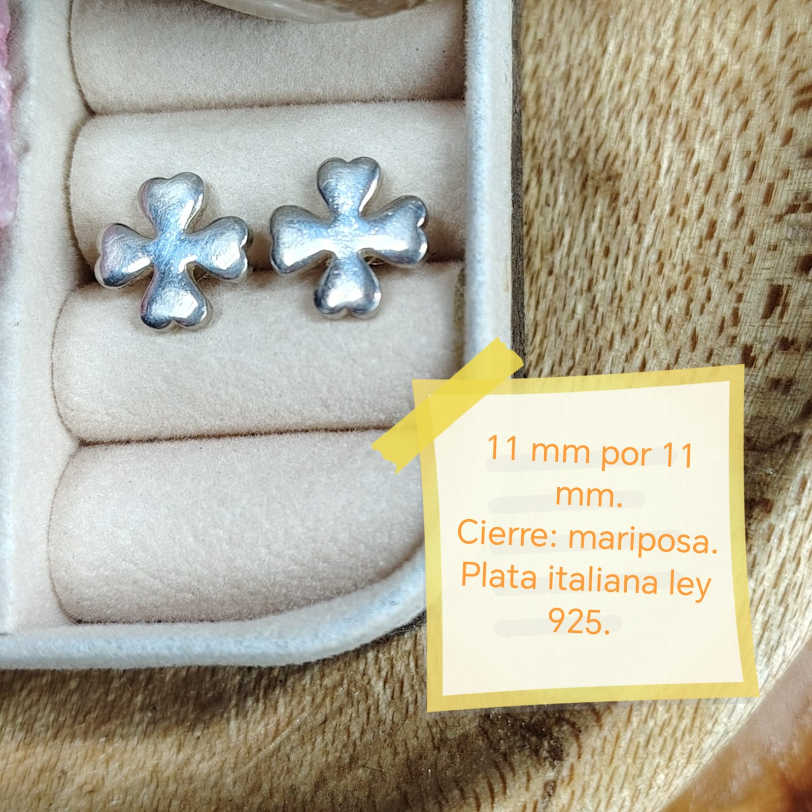 Aros pegados diseño trébol plata lisa