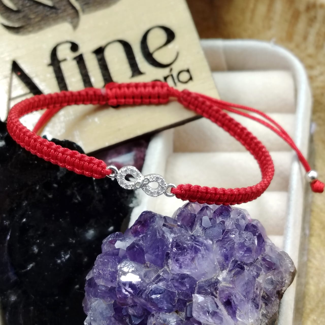 Pulsera de protección hilo rojo infinito