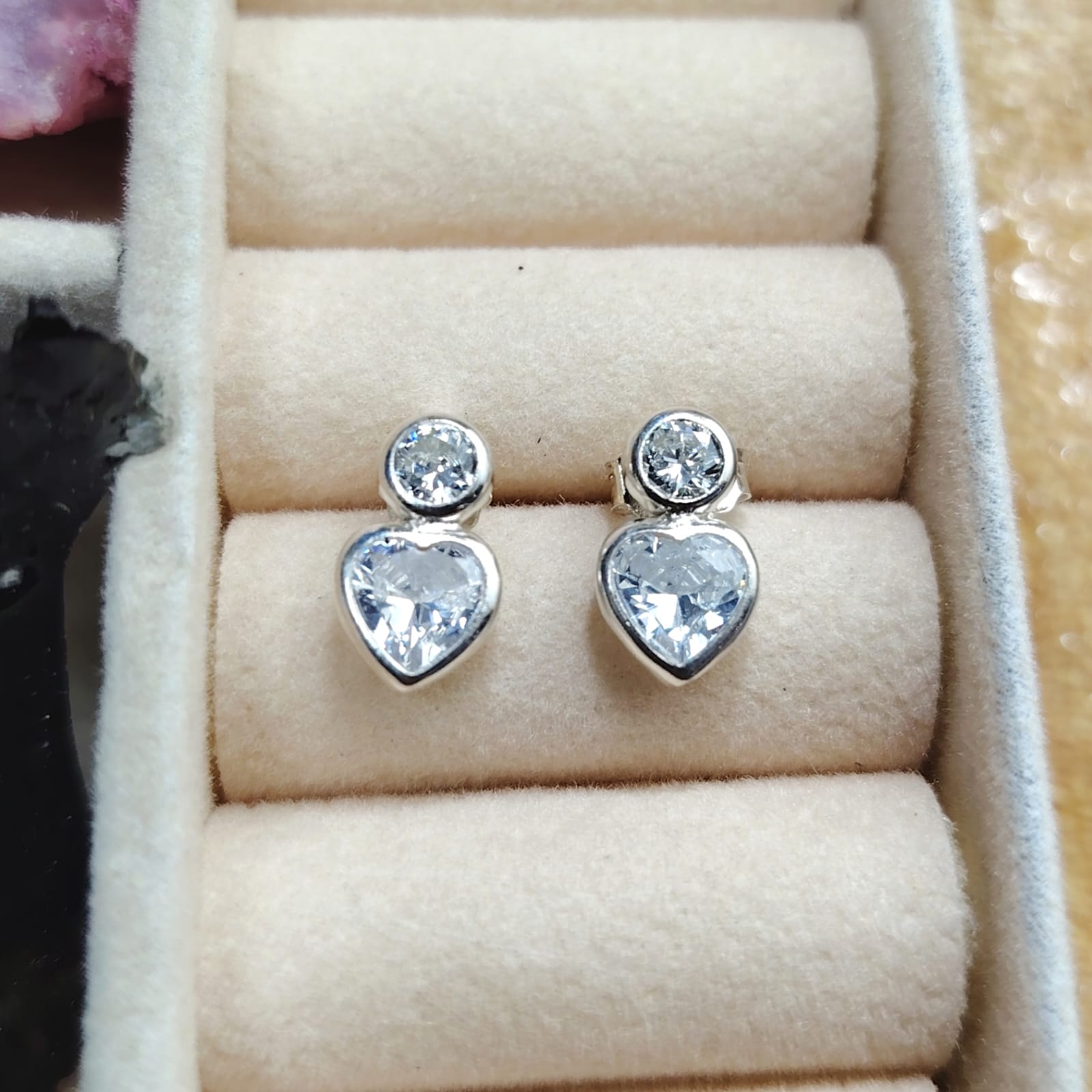 Aros pegados punto y corazón de cristal