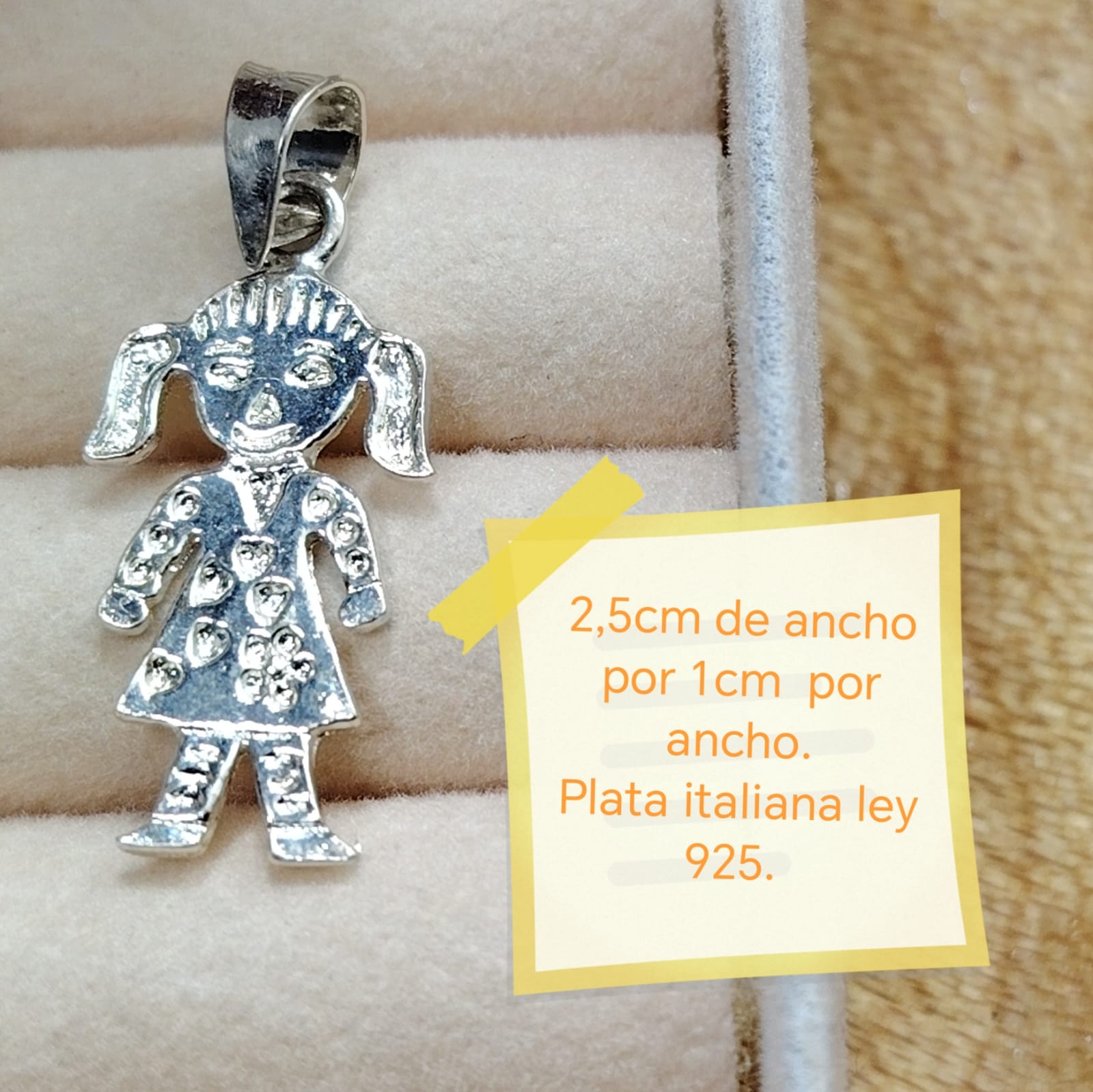 Dije niña de plata