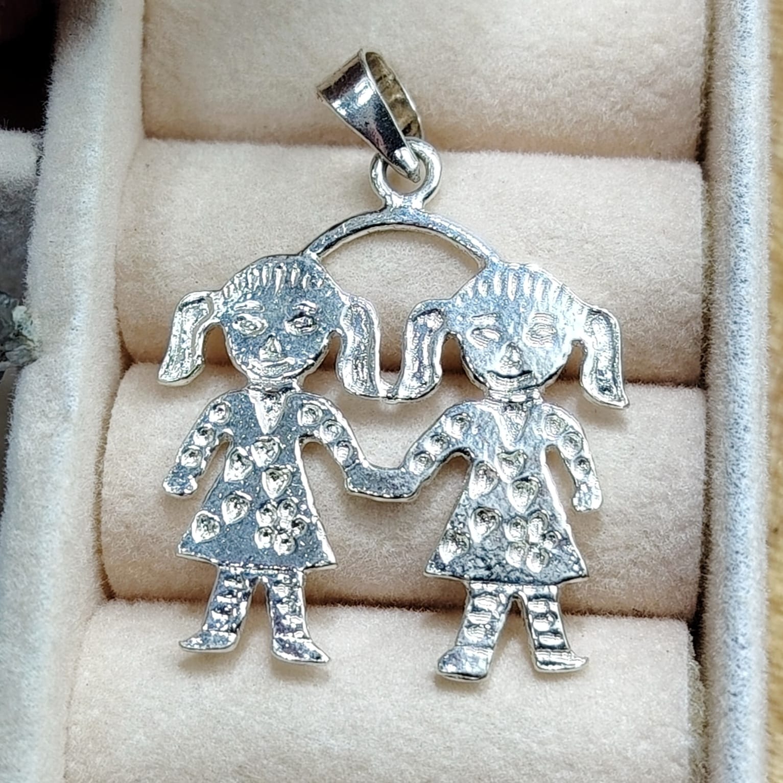 Dije pareja de niñas