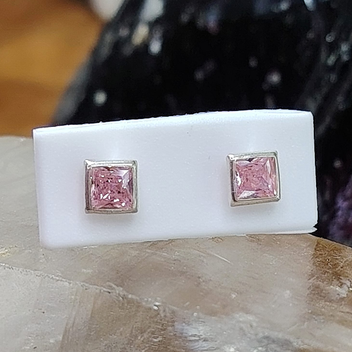 Aros niña cristal rosa diseño cuadrados - atornillados