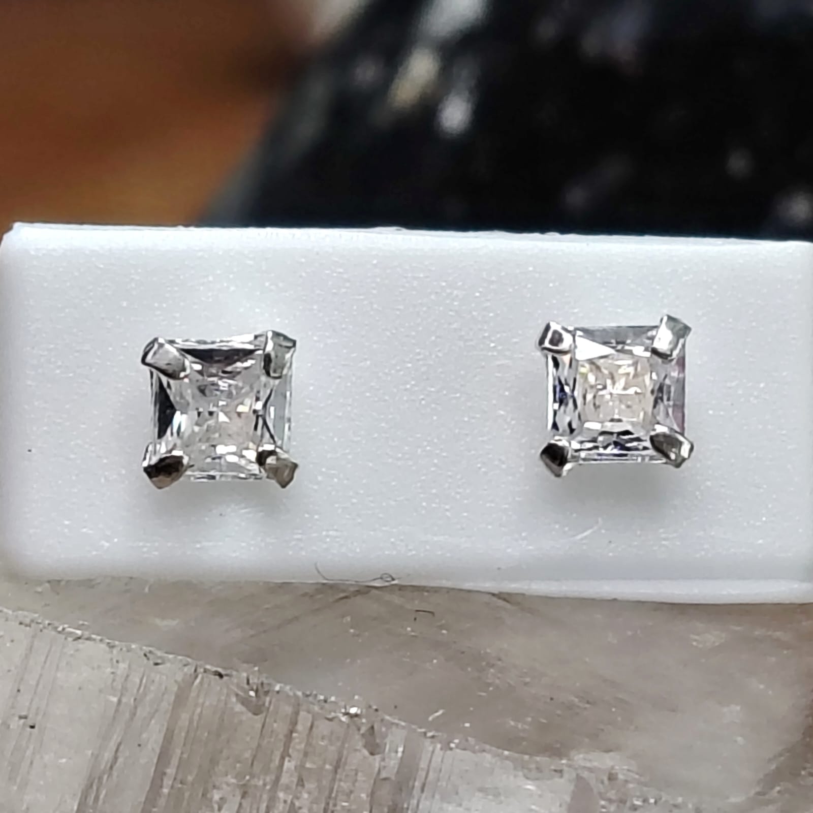 Aros niña cristal translucidos diseño cuadrado - atornillados