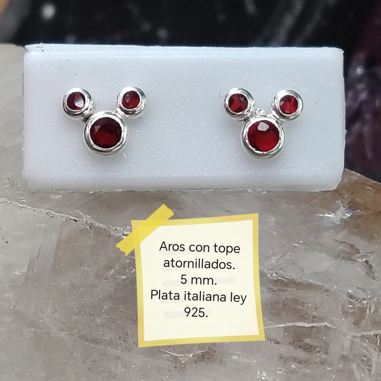 Aros niña diseño mickey mouse cristal rojo - atornillados