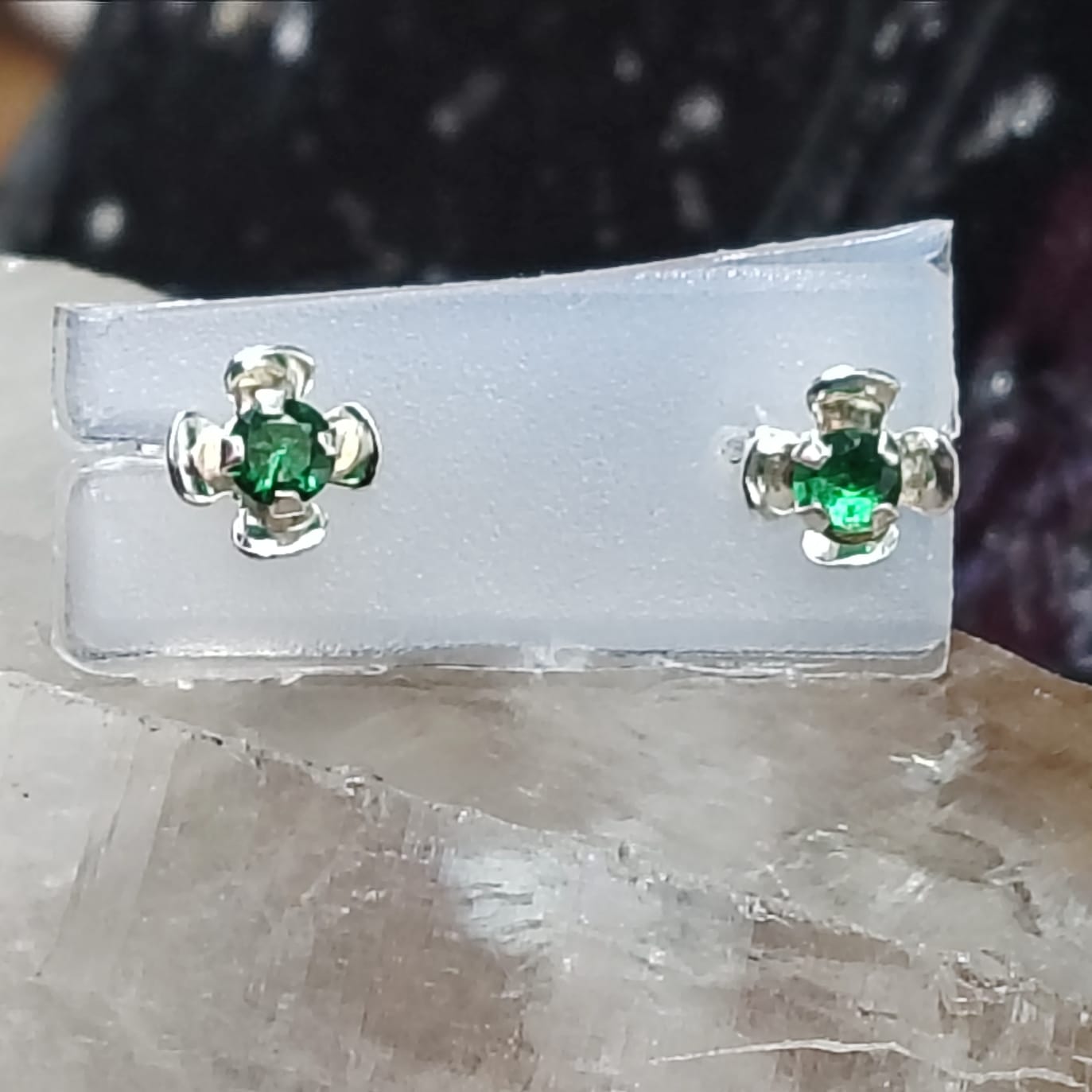 Aros niña flor cristal verde - atornillados