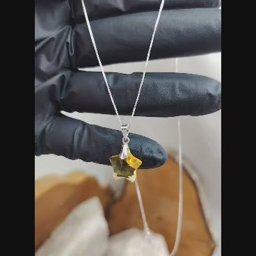 Collar con dije estrella amarilla translucido