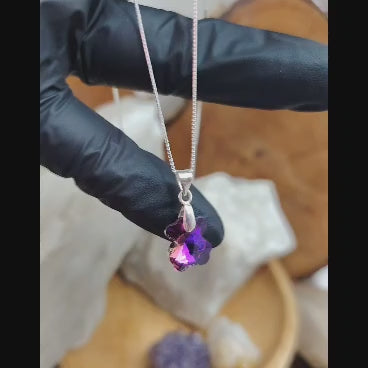 Collar con dije de oso cristal fucsia translucido