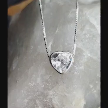 Collar Punto de luz corazón cristal translucido