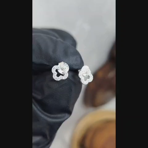 Aros pegados diseño trébol con incrustaciones de mircrocircones