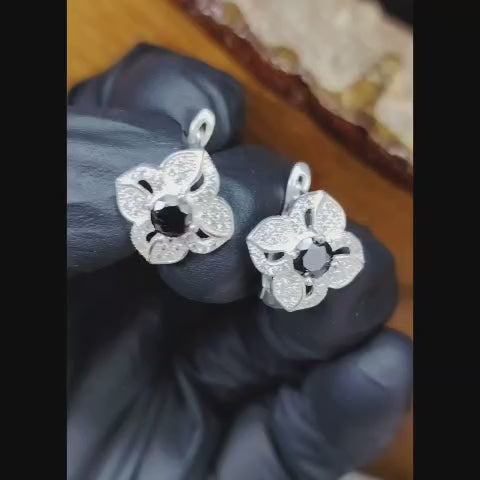 Aros flor con incrustaciones de microcricones circon negro