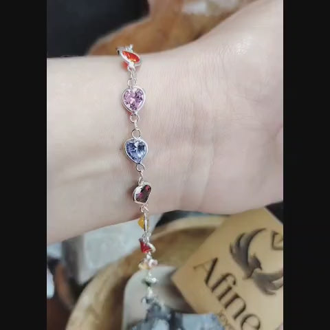 Pulsera con circones de colores  forma corazón