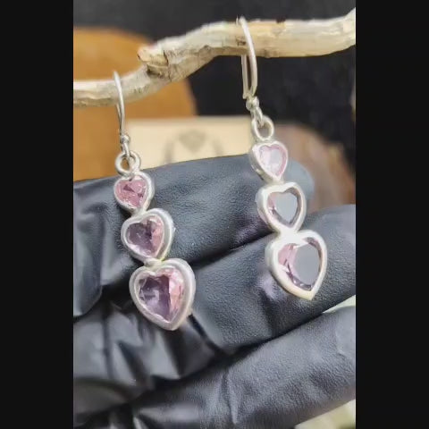 Aros largos triple corazón con cristal rosado