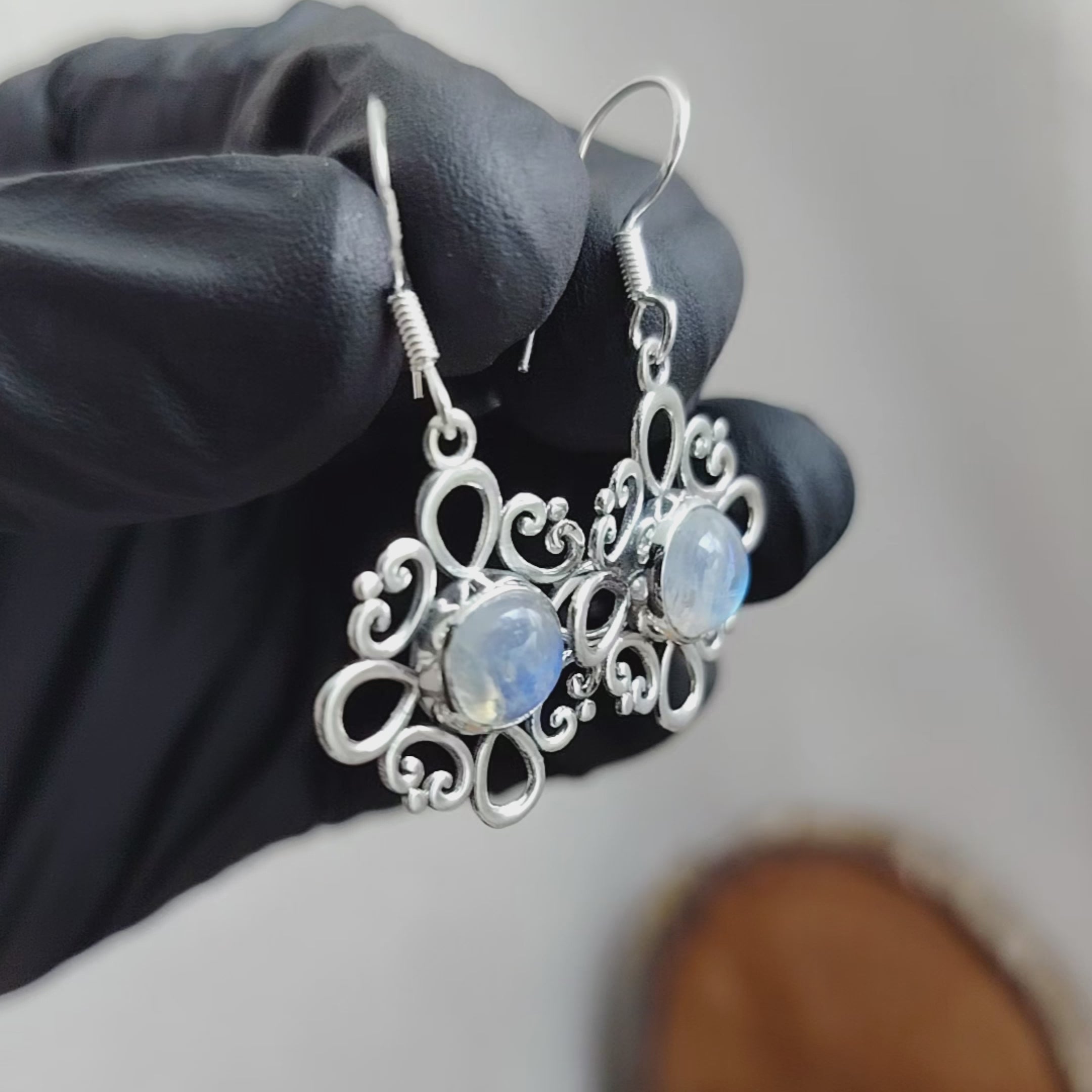 Aros largos flor con piedra natural