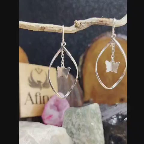 aros largos con chiche móvil de mariposa