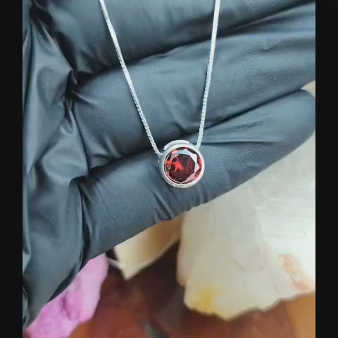 Collar punto de luz cristal rojo