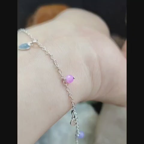 Pulsera con chiches de cuencas con cristales y corazones pequeños