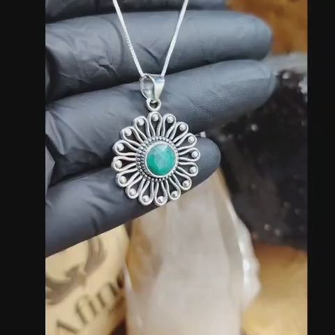 collar con dije flor con piedra natural
