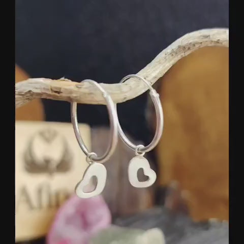 Argolla lisa con chiche corazón