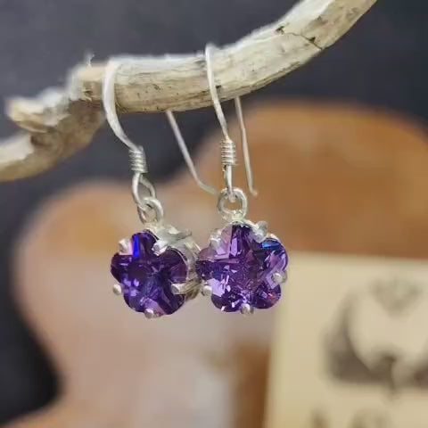 Aros semi largos cristal amatista diseño flor