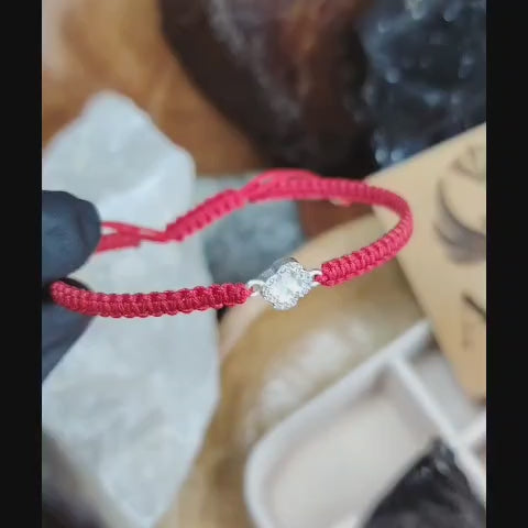 Pulsera de protección hilo rojo trébol
