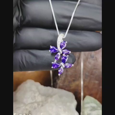 Collar con dije de cristalería fina amatista