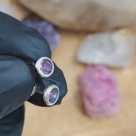 Aros atornillados punto de luz circón amatista