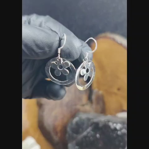 Aros largos flor dentro de circunferencia