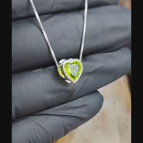 collar punto de luz corazón cristal verde  claro