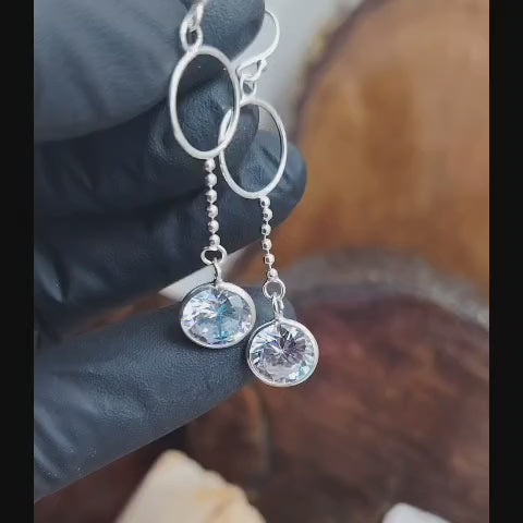 Aros largos con terminación en circón translucido