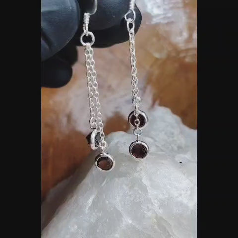 Aros largos doble cadena con terminación en cristales rojo oscuros